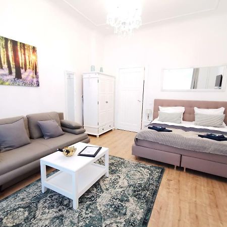 Kvh By Rockchair Apartments L Superhost Status L Boxspringbett Am Schloss Charlottenburg Welcomes You! Berlin Ngoại thất bức ảnh