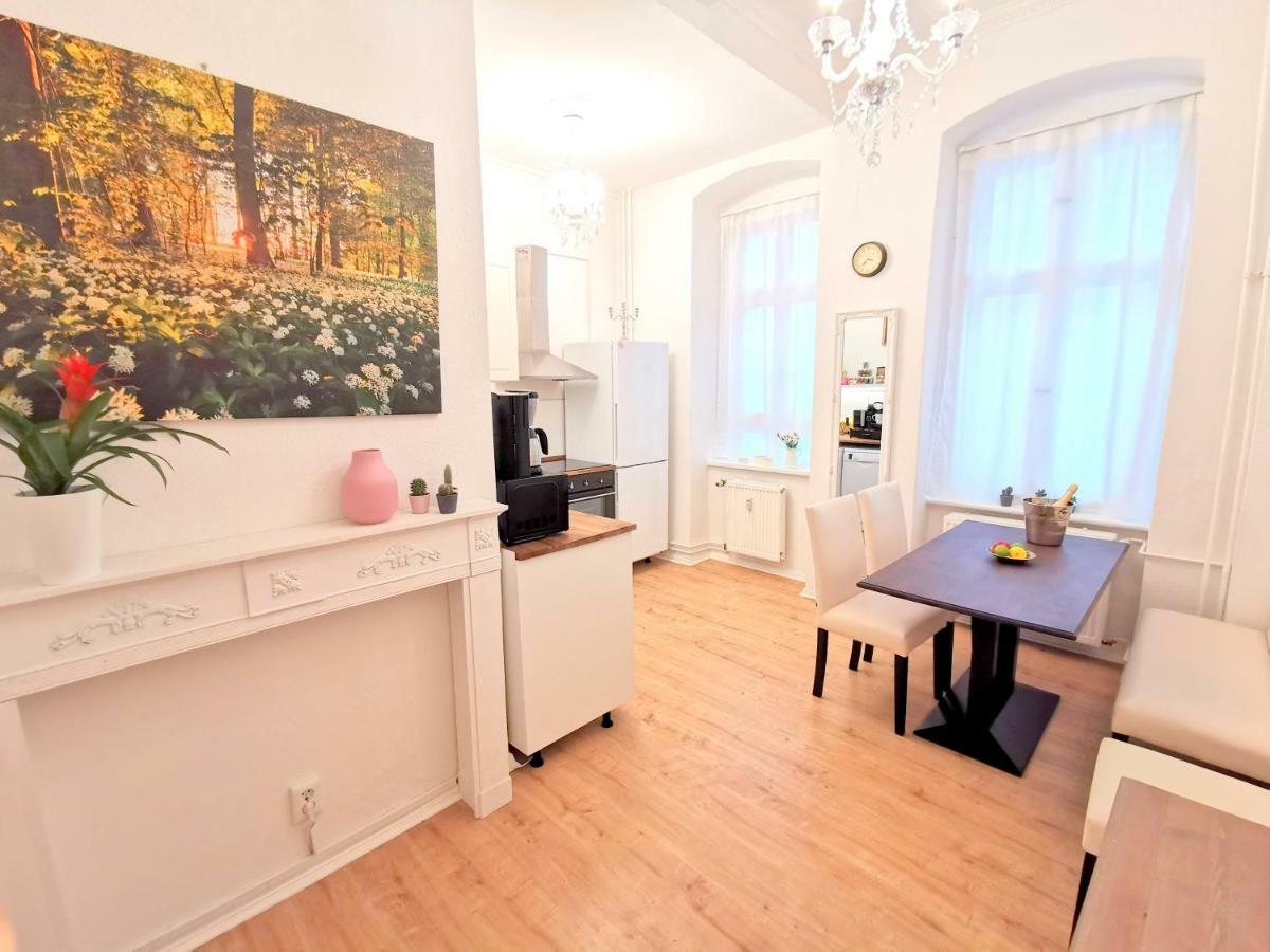 Kvh By Rockchair Apartments L Superhost Status L Boxspringbett Am Schloss Charlottenburg Welcomes You! Berlin Ngoại thất bức ảnh