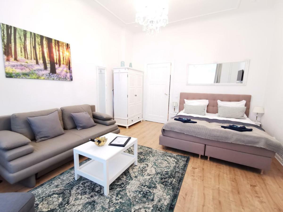 Kvh By Rockchair Apartments L Superhost Status L Boxspringbett Am Schloss Charlottenburg Welcomes You! Berlin Ngoại thất bức ảnh