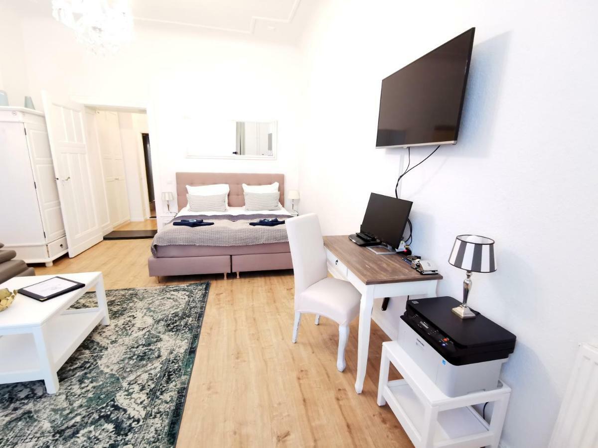 Kvh By Rockchair Apartments L Superhost Status L Boxspringbett Am Schloss Charlottenburg Welcomes You! Berlin Ngoại thất bức ảnh